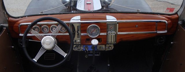 Woodgrain Dash Panel Picture